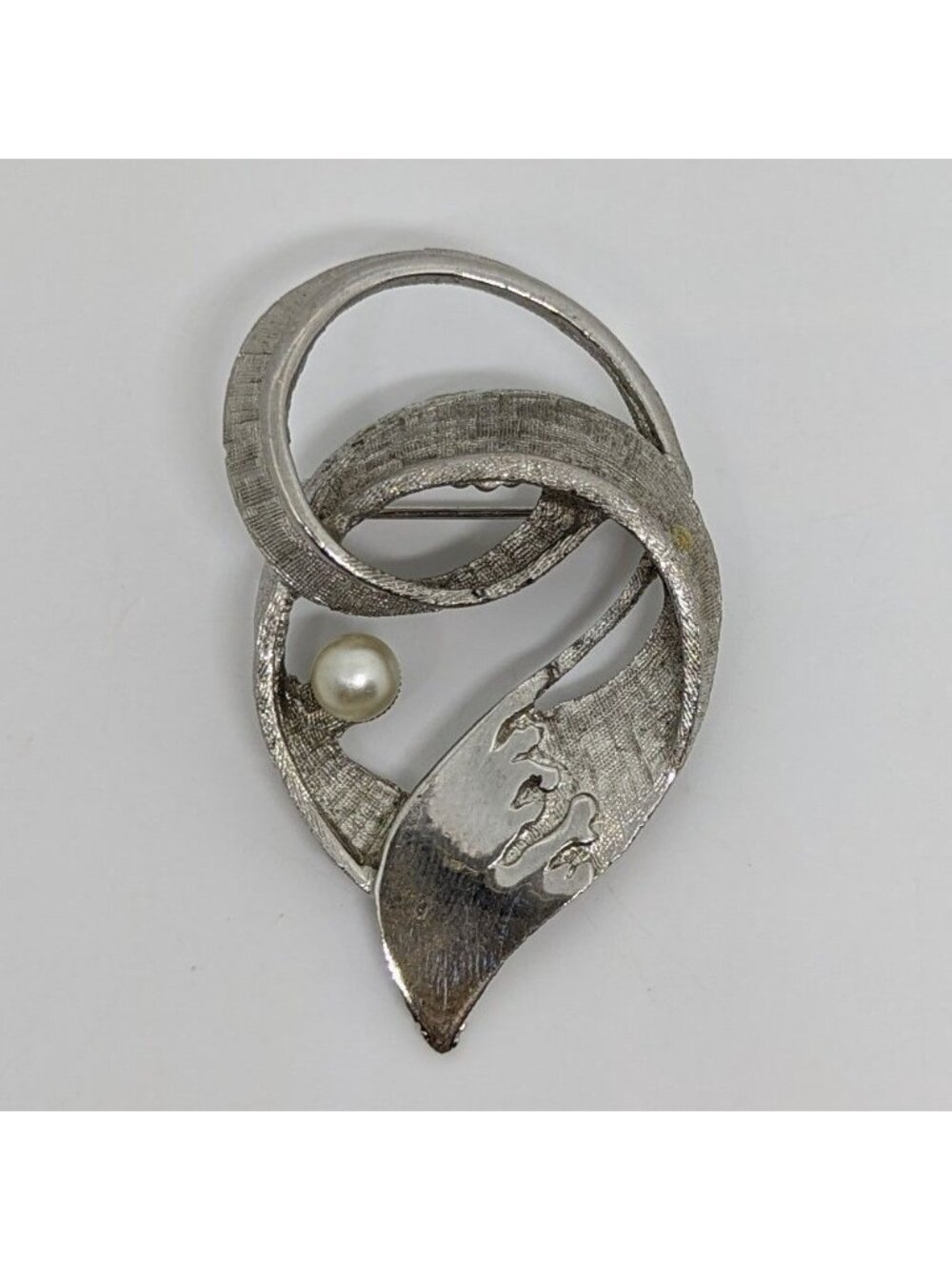 Vtg Silver-Tone Brooch With Faux Pearl Accent & Textured Abstract Design 2.25"